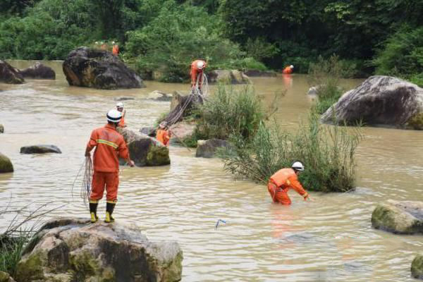 廣東景區(qū)突發(fā)山洪3死1失蹤 消防官兵正在全力搜尋